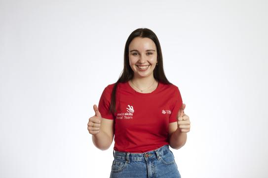 Louisa Kistler im Nati-Dress auf ihrem Weg an die WorldSkills 2024 in Lyon