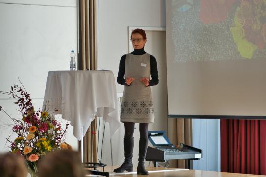 Agnès Niederberger, Leiterin Direktion Pflege Lindenhofgruppe, betont die Bedeutung und Wichtigkeit der interprofessionellen Zusammenarbeit.