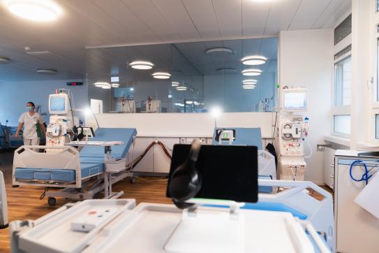 Die moderne Dialyse-Praxis am Schermenwaldweg in Ittigen bietet auf über 700 Quadratmetern Raum für 22 Dialyseplätze und mehrere Praxisräume.