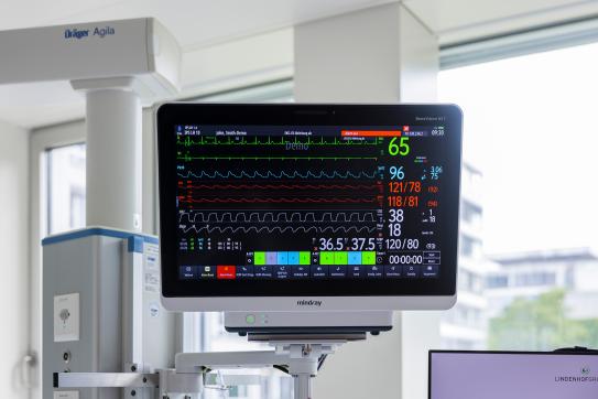 Patientenmonitor mit Vitalparametern