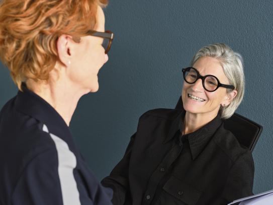 Wie eng nahtlos Medizin und Pflege zusammenarbeiten, zeigt auch das gemeinsame Büro von Dr. med. Jeannine Hullin, Chief Medical Officer, und Agnèse Niederberger, Chief Nurse Officer.
