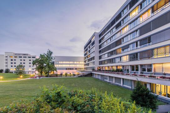Das Lindenhofspital sorgt seit über 100 Jahren traditionell für das Wohlergehen der Menschen.
